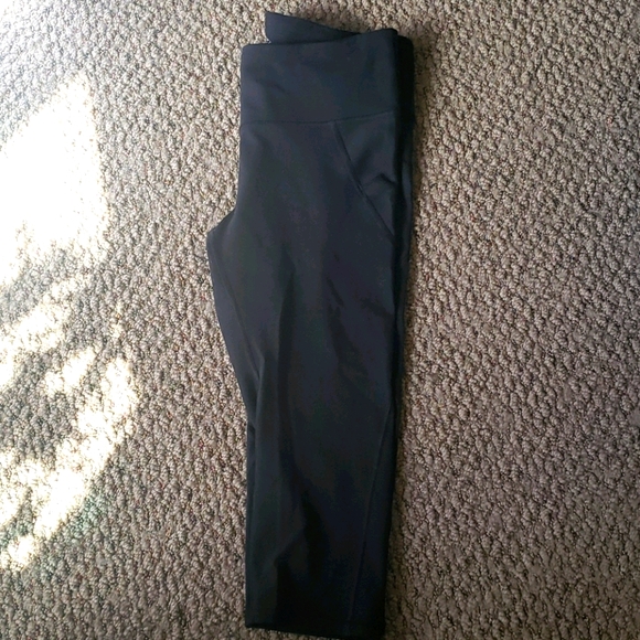 Memorial Day sale! Athleta capris running or yoga pants. LP size - Picture 1 of 6